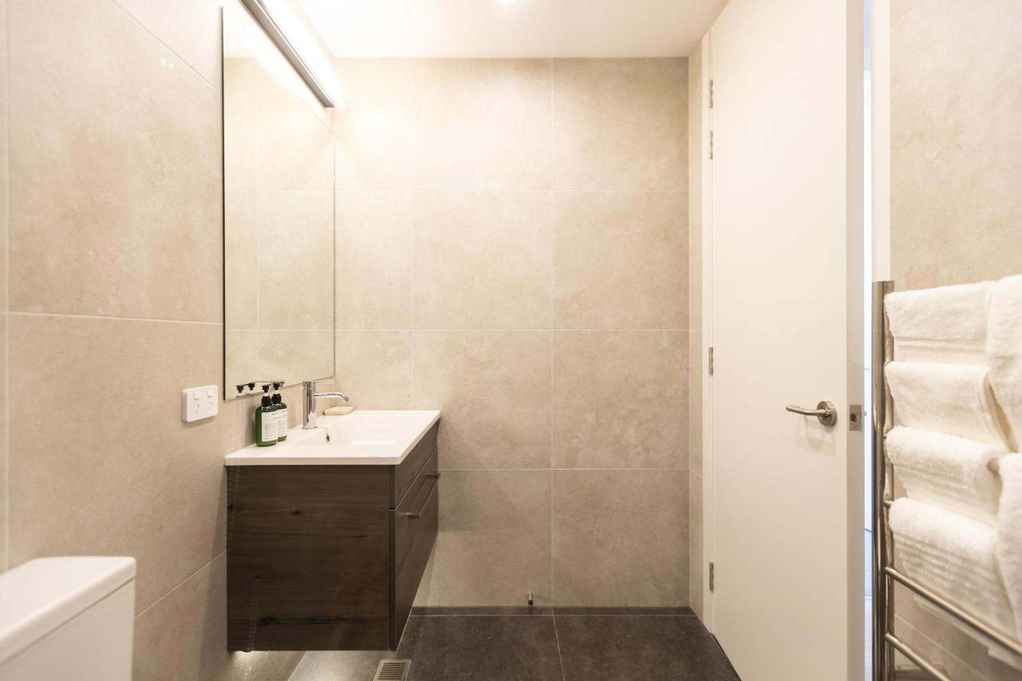 Luxury 2 Bedroom Cbd Apartment With Free Parking Крайстчърч Екстериор снимка