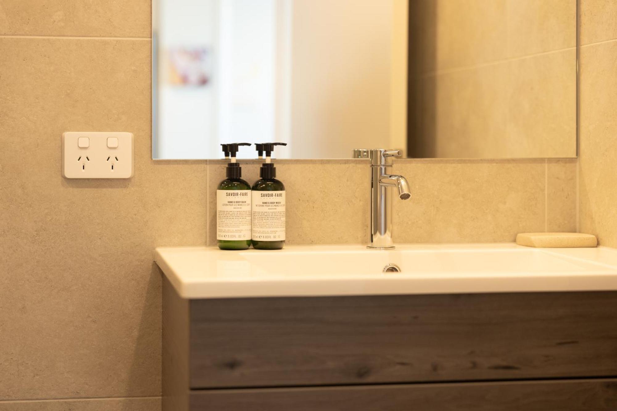 Luxury 2 Bedroom Cbd Apartment With Free Parking Крайстчърч Екстериор снимка