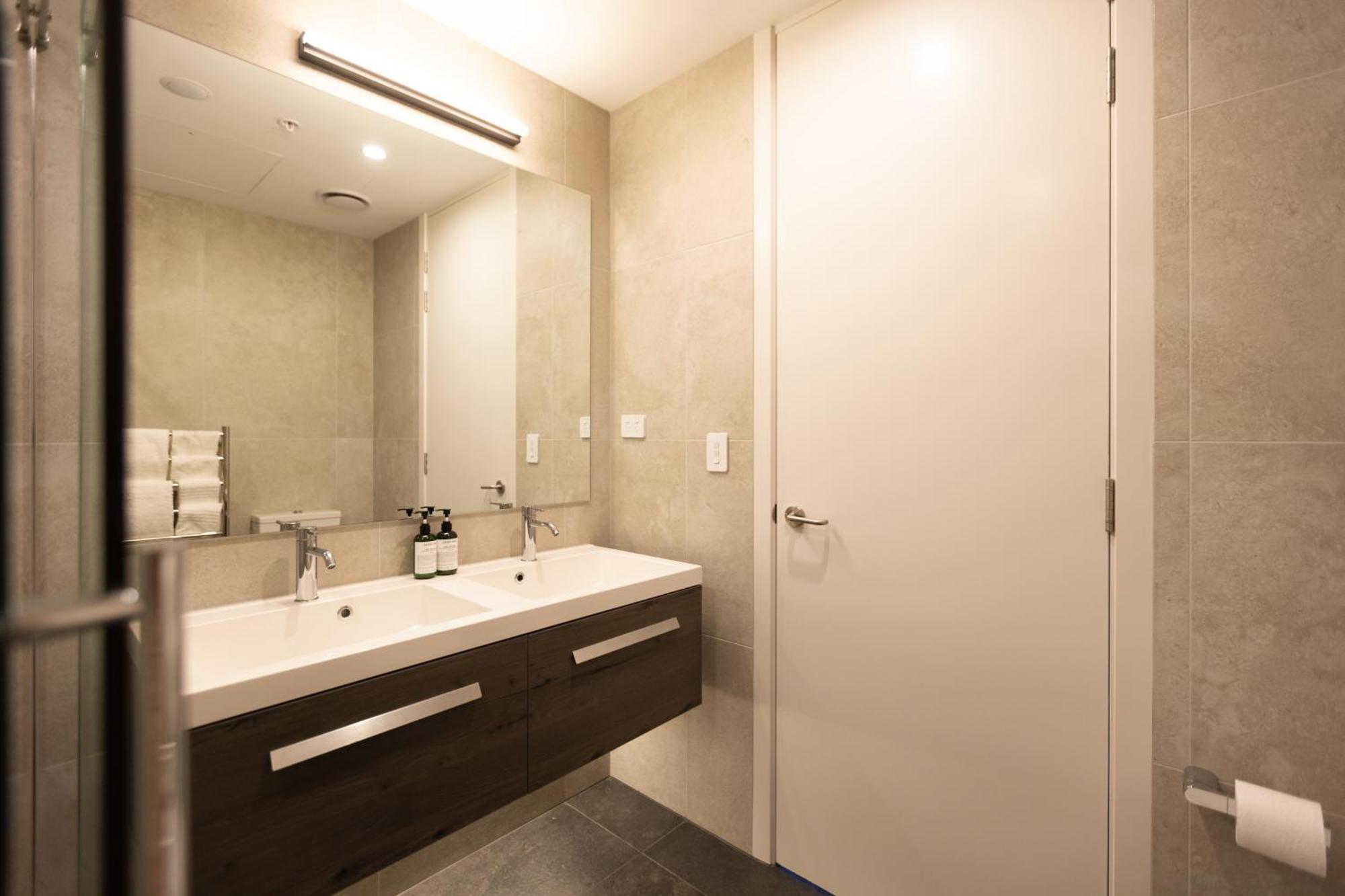 Luxury 2 Bedroom Cbd Apartment With Free Parking Крайстчърч Екстериор снимка