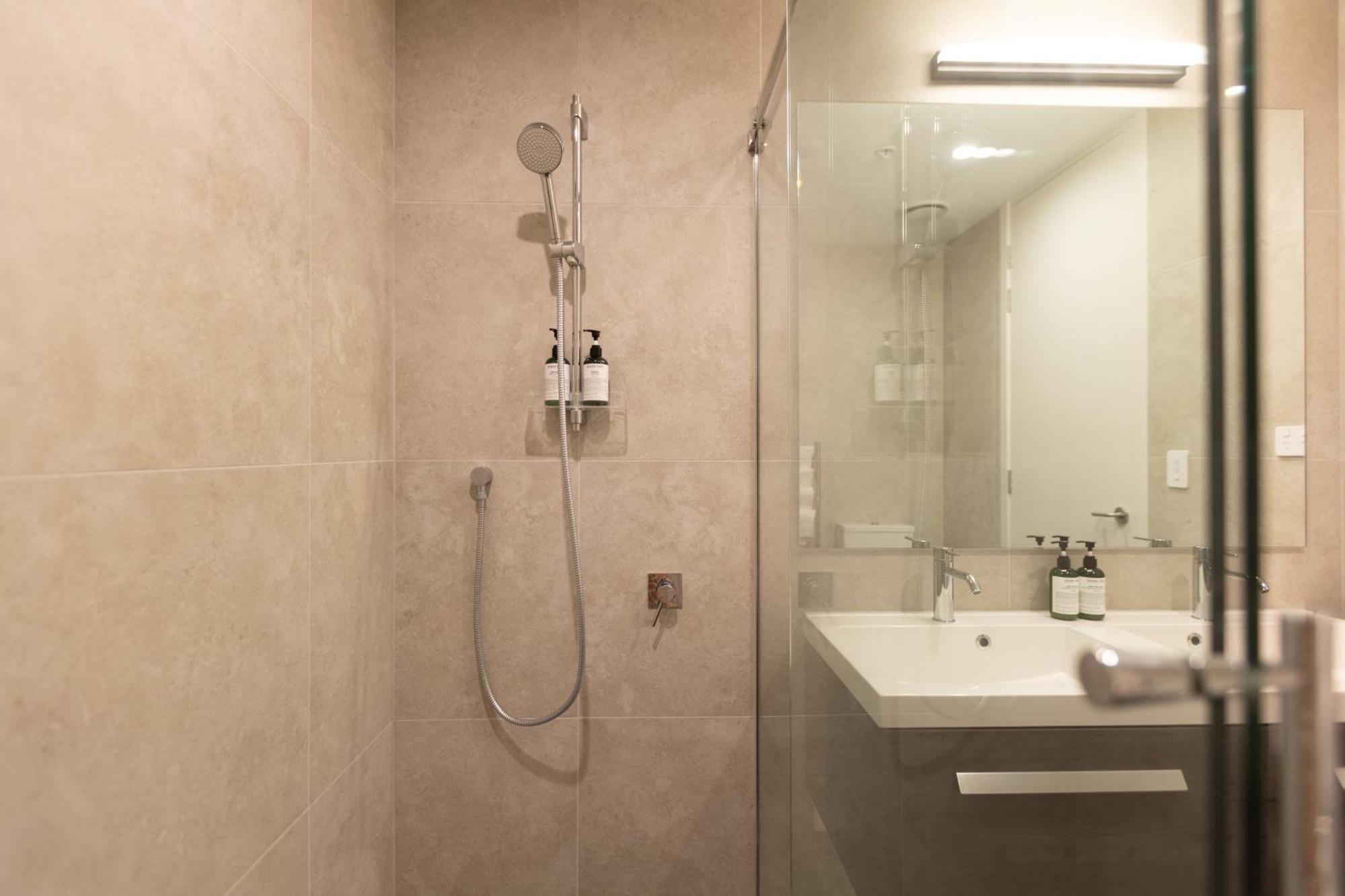 Luxury 2 Bedroom Cbd Apartment With Free Parking Крайстчърч Екстериор снимка